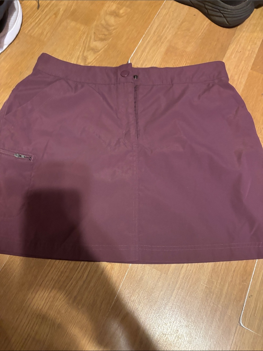 Women’s skirt, size L,  side pockets , and 1 zip close pocket on right side